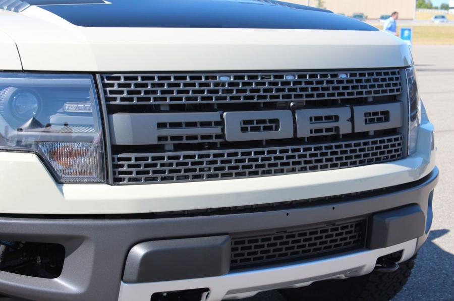  Ford F-150 SVT Raptor 2013 года  (фото 4 из 45)